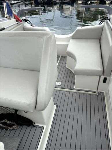 Motorboat Beneteau Flyer 8 Boot Grundriss