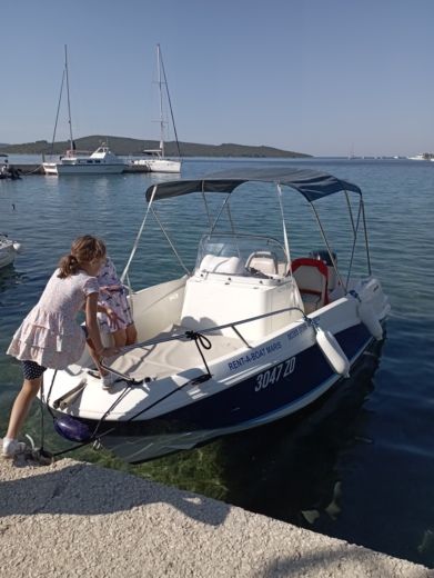Zadar Motorboat QUICKSILVER ACTIV 555 alt tag text