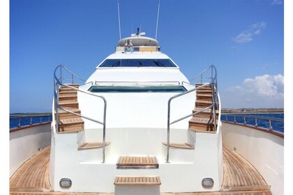 Hire Motor yacht Mt-9 33meter 5 cabın 2006 Göltürkbükü