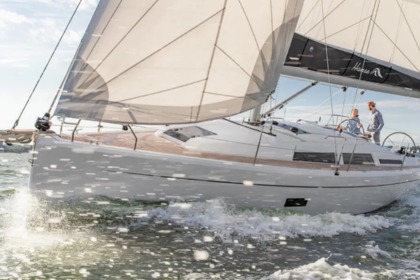 Alquila esta goleta de 3 camarotes para disfrutar