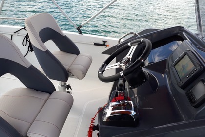 barca per visitare le isole e mangrovie