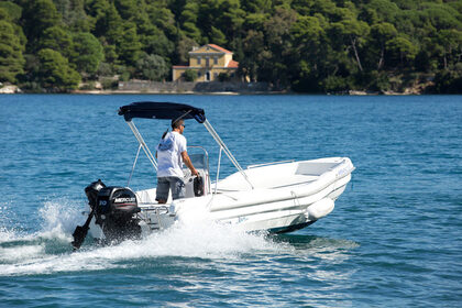 Daily cruises with small motorboat