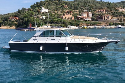 Charter Motorboat BERTRAM 35 Porto Santo Stefano
