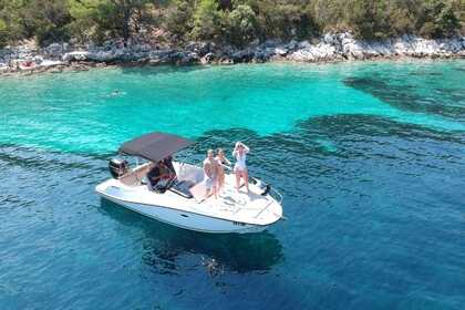 Quicksilver 675 Sundeck