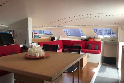 Catamaran Carrera 57