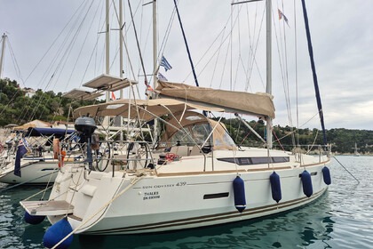 Hire Sailboat JEANNEAU SUN ODYSSEY 439 Lefkada