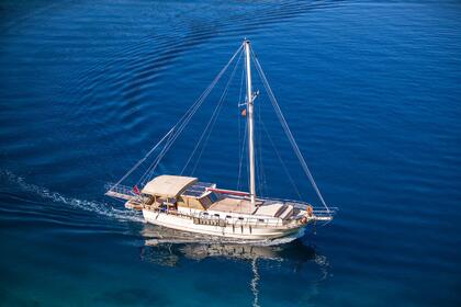 Aluguel Escuna Traditional Gulet with a capacity of 6 people Ketch Kaş