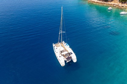 Lagoon 380 S2 “Festina Lente “