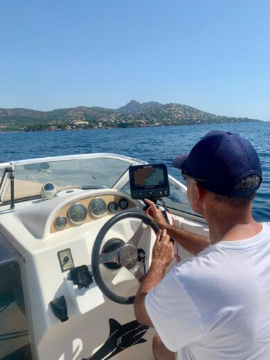 Saint-Raphaël Motorboat Sportlake Vedette quiccksilver alt tag text