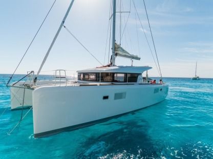 Charter Catamaran Lagoon 390 Palma
