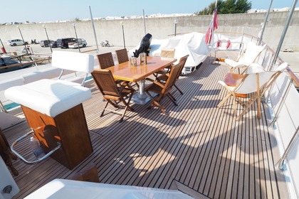 Noleggio Yacht a motore Van Der Beldt Navetta 27 Round Stern Napoli