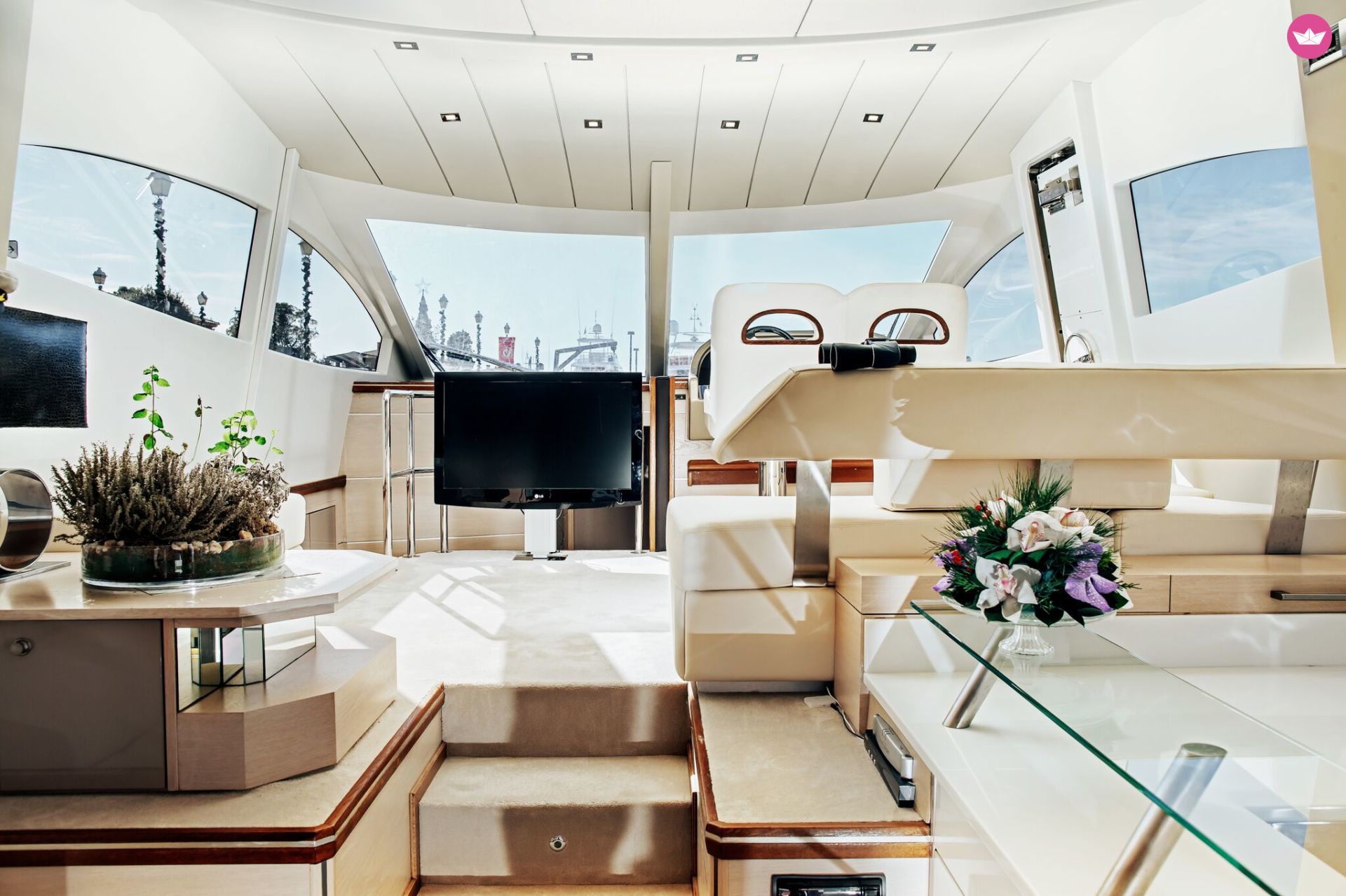 Charter motorboat in Athens  