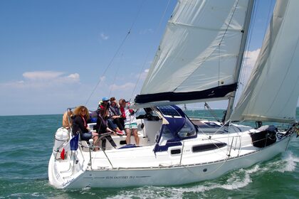 Hyra båt Segelbåt JEANNEAU Sun odyssey 29.2 DL Fouras
