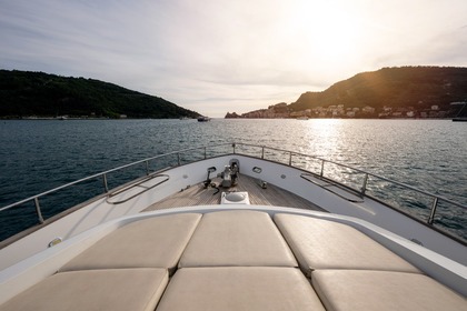 Luxury Sanlorenzo 22m Yacht in Sardinia