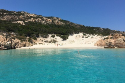 Hyra båt Katamaran Toxic Boat Escursione giornaliera all inclusive Porto Pozzo