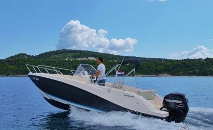 Location Bateau à moteur Quicksilver 675 Grimaud