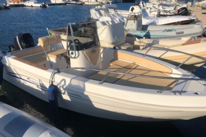 COMFORTABLE BOAT WITHOUT A LICENSE FOR THE MADDALENA ARCHIPELAGO AND CORSICA