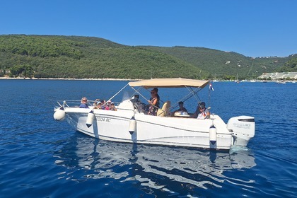 Rental Motorboat Jeanneou Cap Camarat 7.50 CC Style Rabac