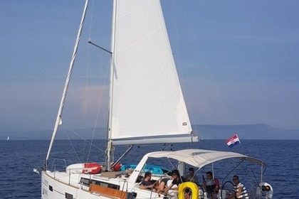 Charter Sailboat BENETEAU OCEANIS 38 Šibenik