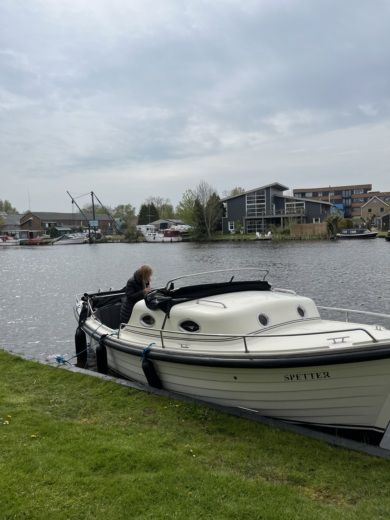 Sneek Motorboat Rivercruise Hardtop alt tag text