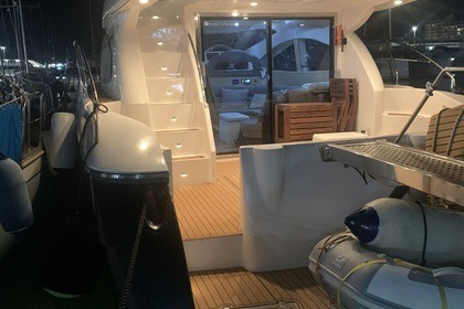 Ενοικίαση πολυτελούς γιοτ στη Marina El Portet Denia "Astondoa 45 Fly 960cv"