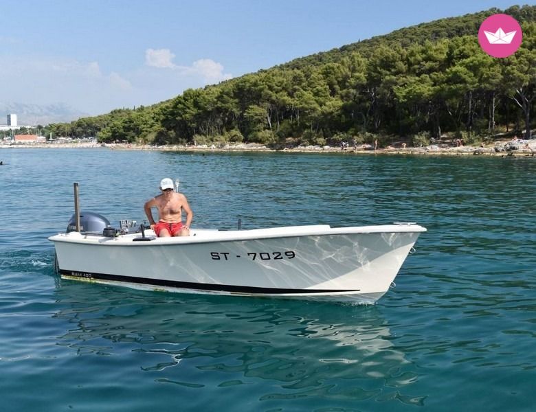 Charter motorboat in Split  