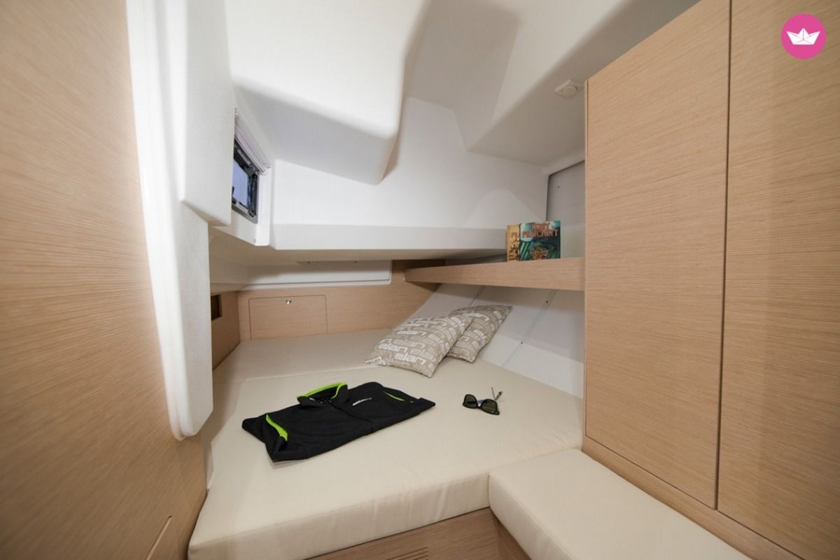 Charter sailboat in Tivat  