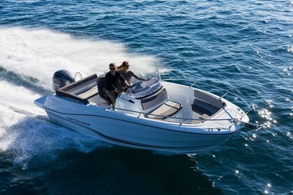 Hire Motorboat Jeanneau Cap Camarat 6.5 Cc Golfe Juan