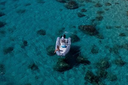 "Noleggio Gommone a Cagliari (Senza patente): Esplora Baie Nascoste e Vivi Emozioni Uniche!"