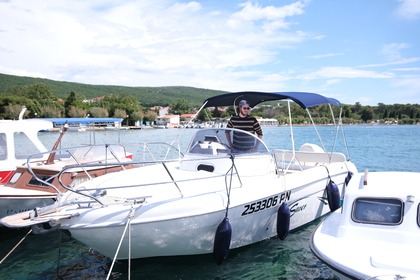 Hire Motorboat Saver 720 Punat