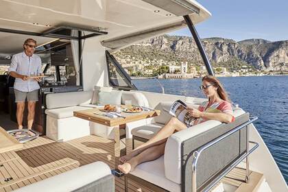 Yacht Catamarano a motore Prestige M48 (no vela)