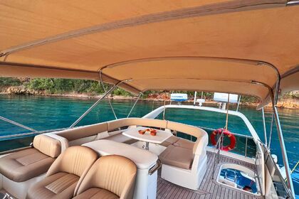 Luxury Motoryacht with a capacity of 6 people