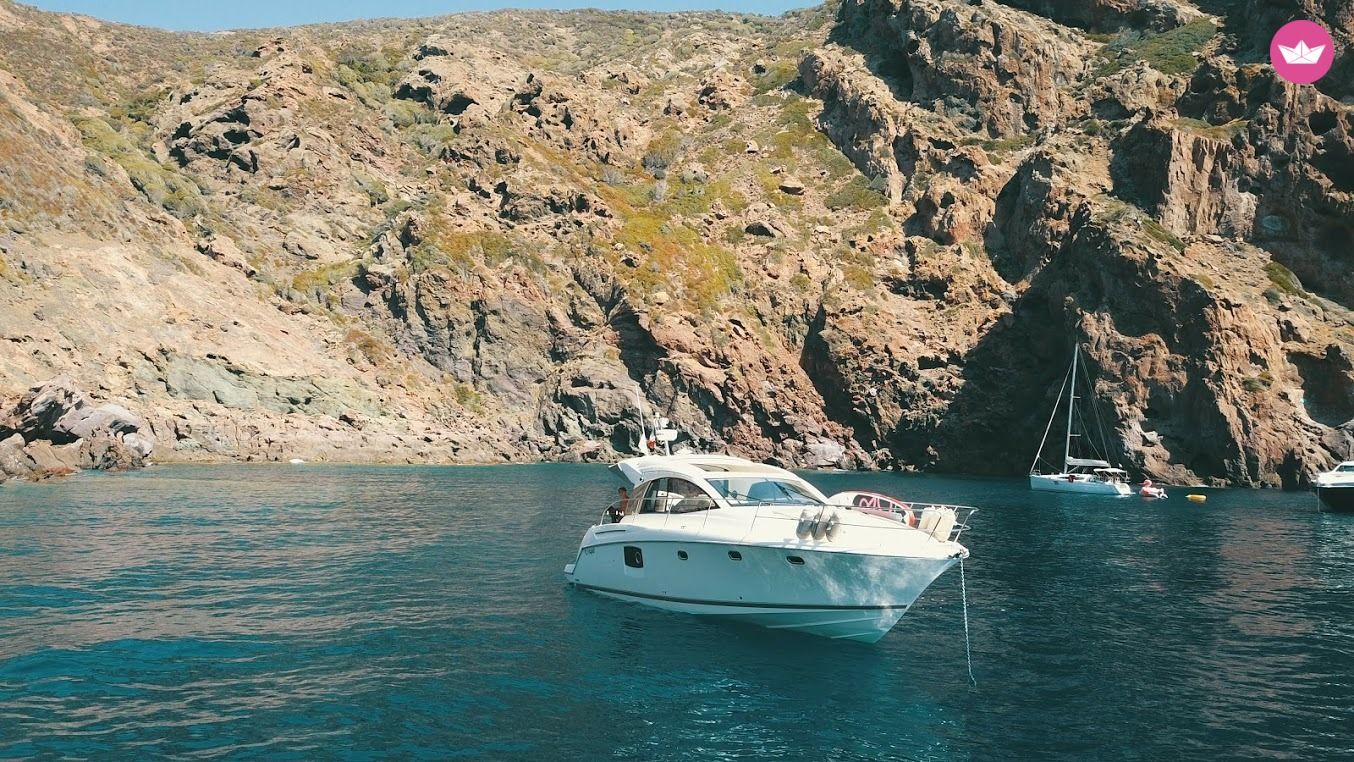 Bateau à moteur JEANNEAU 390s 640cv 4
