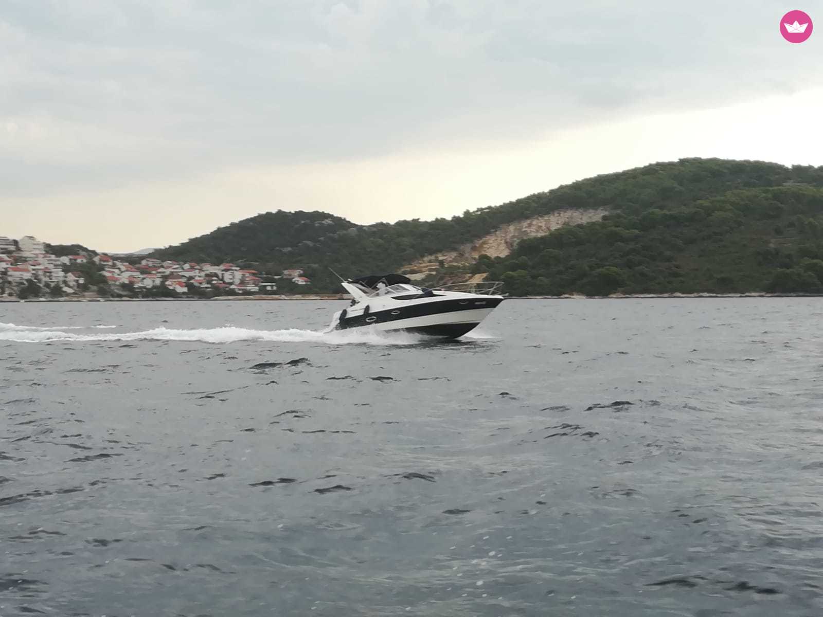 Bayliner 285 Ciera Cruiser in Split for hire