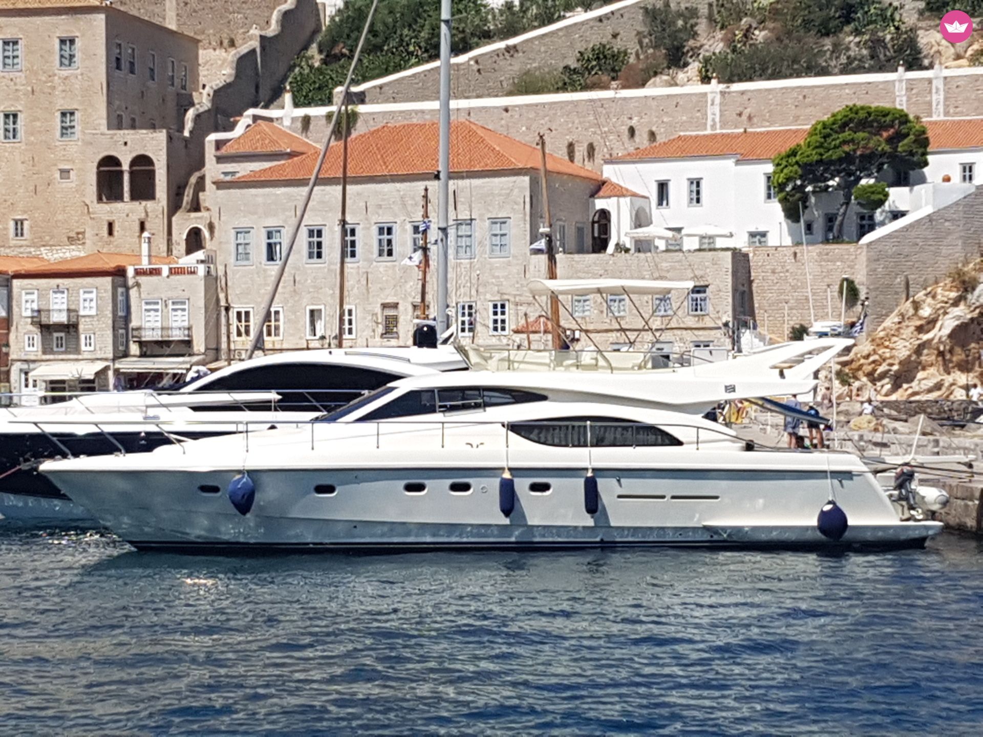 Motorboat Ferretti 53 Flybridge for hire