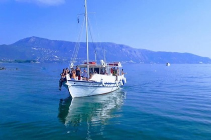 Hyra båt Motorbåt Traditional Boat Korfu