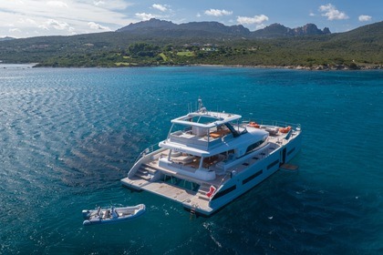 Noleggio Yacht a motore  Lagoon Seventy 8 Cugnana Verde