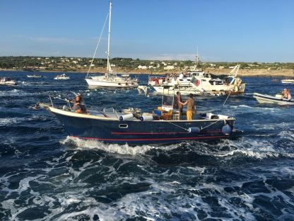 Location Bateau à moteur Unico Esemplare Gozzo Sorrentino Santa Maria di Leuca