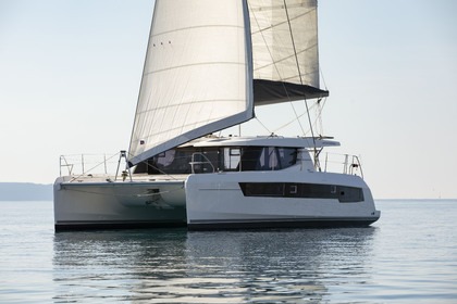 Charter Catamaran Robertson & Caine Leopard 45 Split
