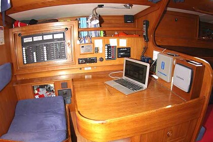 BATEAU PARTAGÉ AUTOUR DES ÎLES DE LA MER IONIENNE.