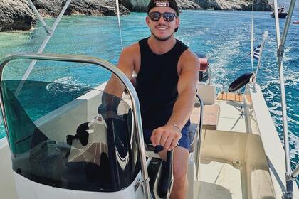 Karel Paxos 5 – Comfort & Space on the Water