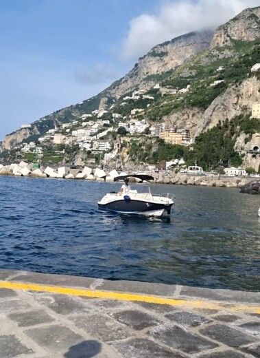 Amalfi Motorboat saver saver 750WA alt tag text