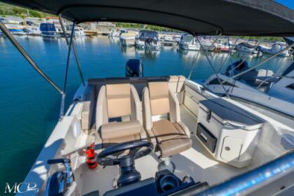 Quicksilver Activ 755 SunDeck with 300 HP