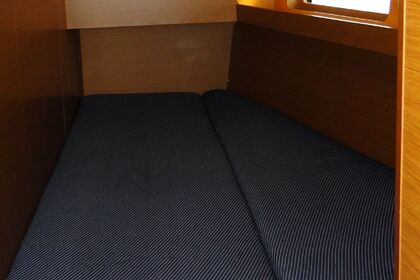 Rental Sailboat Jeanneau Sun Loft 47 monocat Alimos