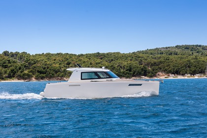 Rental Motorboat Aliskaf 11.25 Milna