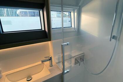 Descubre el lujo y la comodidad a bordo de nuestro LAGOON 50 (2022)