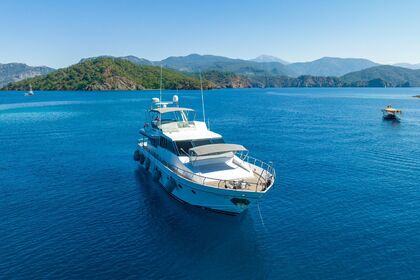 Canados 70 Motor yacht for 8 people