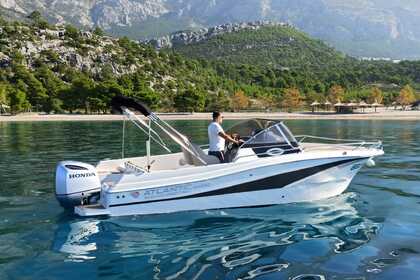 Rental Motorboat Atlantic Marine 730 Suncruiser Makarska