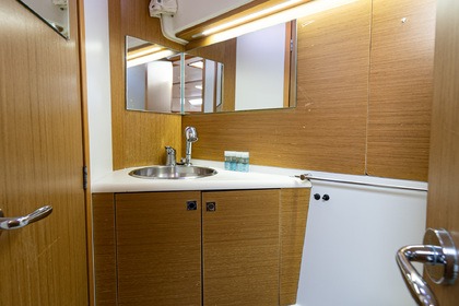 Sailboat Sun Odyssey 44i