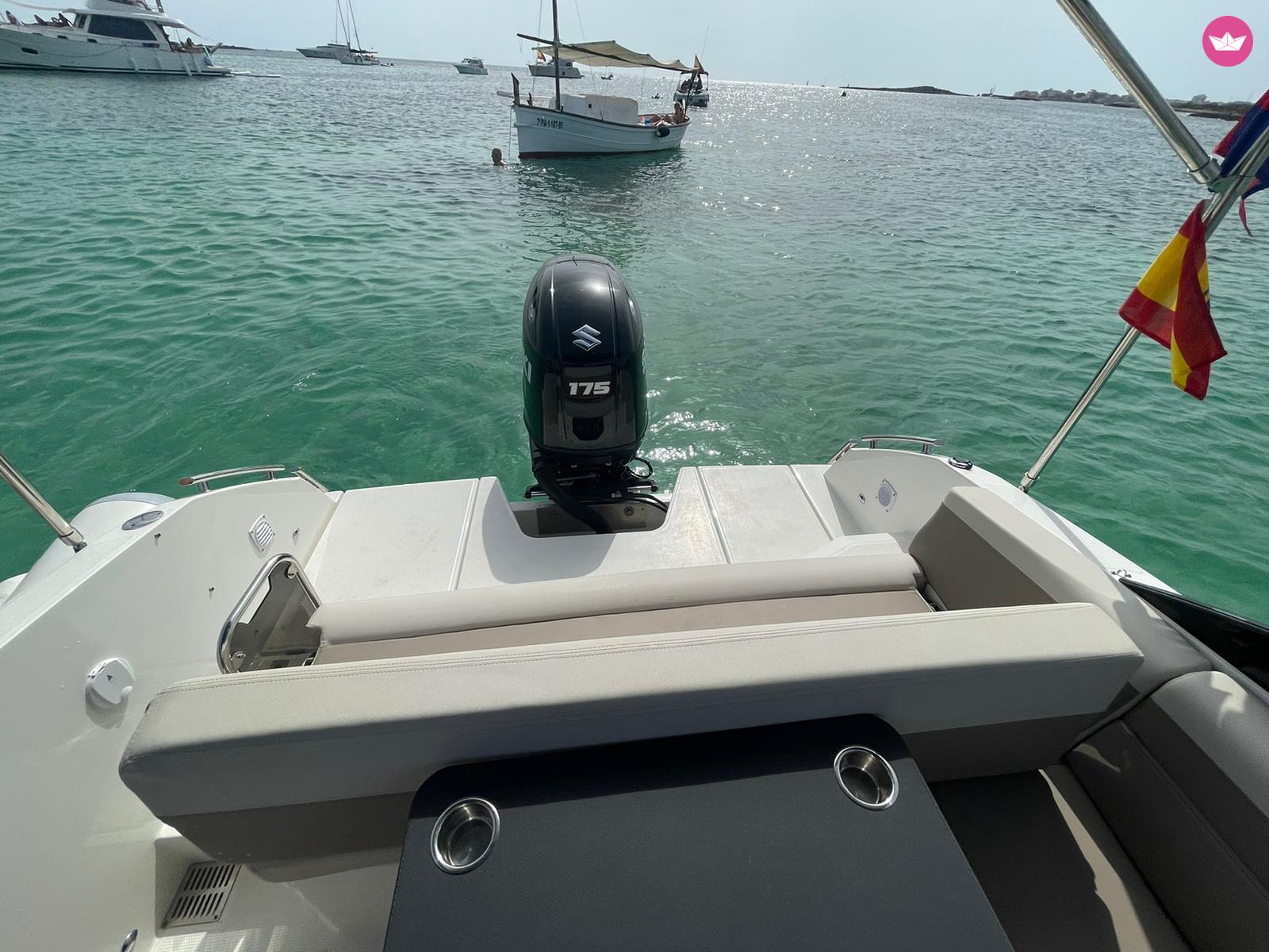 Bateau à moteur PARKER